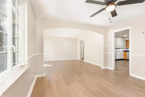 Living - 1139 Glenna Dr, Cincinnati, OH 45238 photo 3 of 7