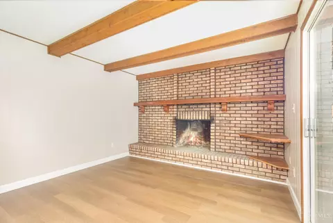Living - 1139 Glenna Dr, Cincinnati, OH 45238 photo 5 of 7