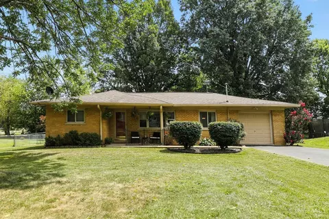4450 Schoolhouse Rd, Batavia, OH 45103