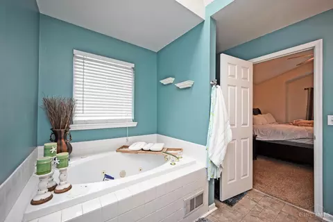 Bath - 4771 Klatte Rd, Cincinnati, OH 45244 photo 3 of 5