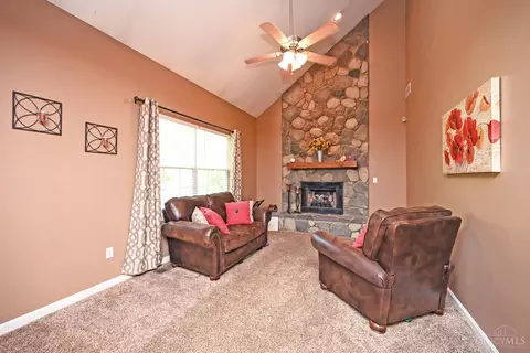 Living - 4771 Klatte Rd, Cincinnati, OH 45244 photo 7 of 8