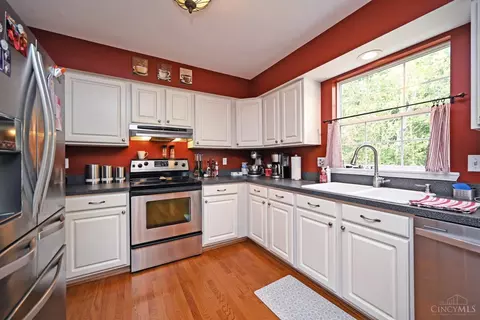Kitchen - 4771 Klatte Rd, Cincinnati, OH 45244 photo 2 of 4