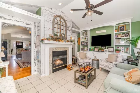 Living - 532 Hopper View Blf, Cincinnati, OH 45255 photo 3 of 4