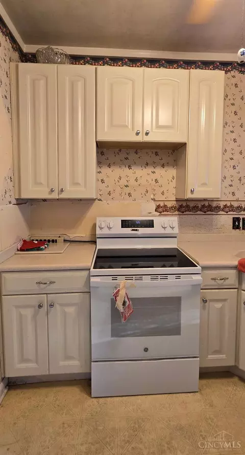 Kitchen - 401 Wright St, Blanchester, OH 45107 photo 3 of 6