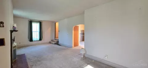 Living - 401 Wright St, Blanchester, OH 45107 photo 4 of 8