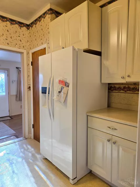 Kitchen - 401 Wright St, Blanchester, OH 45107 photo 5 of 6