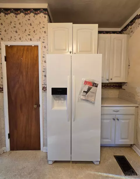 Kitchen - 401 Wright St, Blanchester, OH 45107 photo 1 of 6