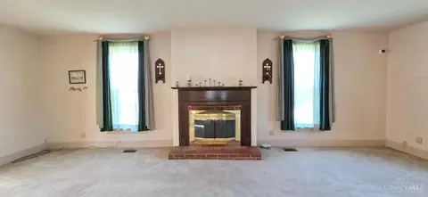 Living - 401 Wright St, Blanchester, OH 45107 photo 3 of 8