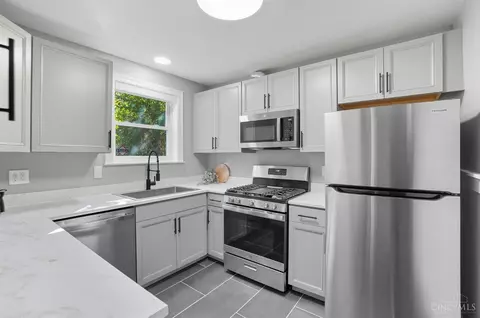 Kitchen - 6322 Elbrook Ave, Golf Manor, OH 45237 photo 1 of 2