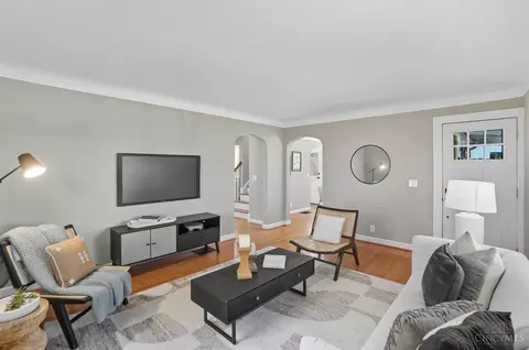 Living - 6322 Elbrook Ave, Golf Manor, OH 45237 photo 2 of 2