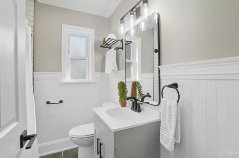 Bath - 6322 Elbrook Ave, Golf Manor, OH 45237 photo 1 of 2