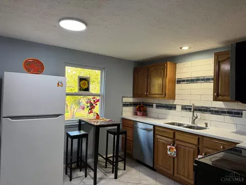 Kitchen - 1863 Kemper Rd, Forest Park, OH 45240 photo 2 of 4