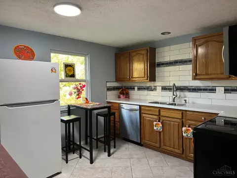 Kitchen - 1863 Kemper Rd, Forest Park, OH 45240 photo 1 of 4