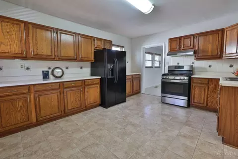 Kitchen - 502 Marion Rd, Woodlawn, OH 45215 photo 2 of 5