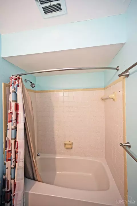 1136 Inner Circle Dr, Forest Park, OH 45240 photo 32