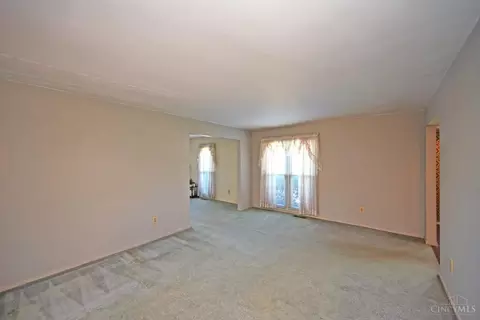 1136 Inner Circle Dr, Forest Park, OH 45240 photo 8