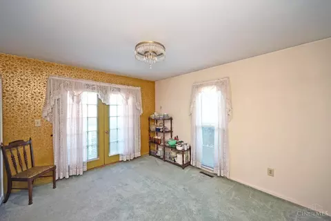 1136 Inner Circle Dr, Forest Park, OH 45240 photo 9
