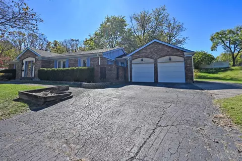 1136 Inner Circle Dr, Forest Park, OH 45240 photo 2