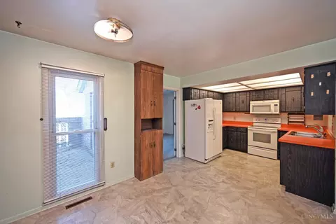 1136 Inner Circle Dr, Forest Park, OH 45240 photo 12
