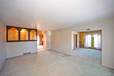 1136 Inner Circle Dr, Forest Park, OH 45240 photo 6