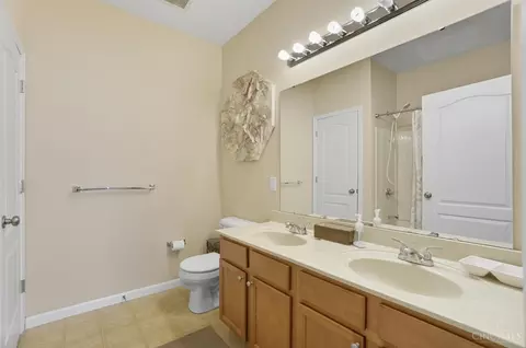 Bath - 5994 Wanderling Ln, Cincinnati, OH 45237 photo 1 of 3