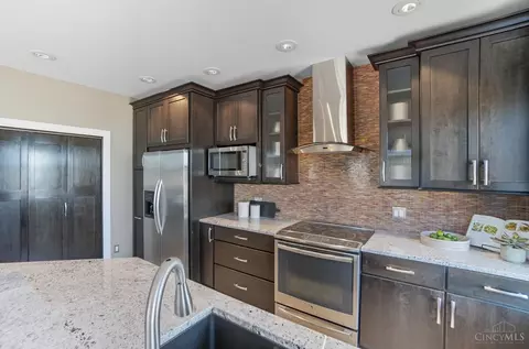 Kitchen - 30 Central Pkwy, Cincinnati, OH 45202 photo 3 of 5