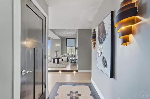 Entry Way - 30 Central Pkwy, Cincinnati, OH 45202 photo 3 of 3