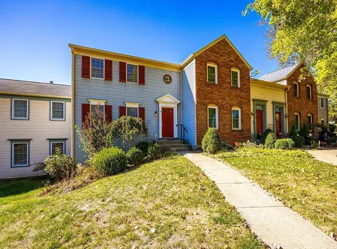 40 Charleston Dr, Oxford, OH 45056