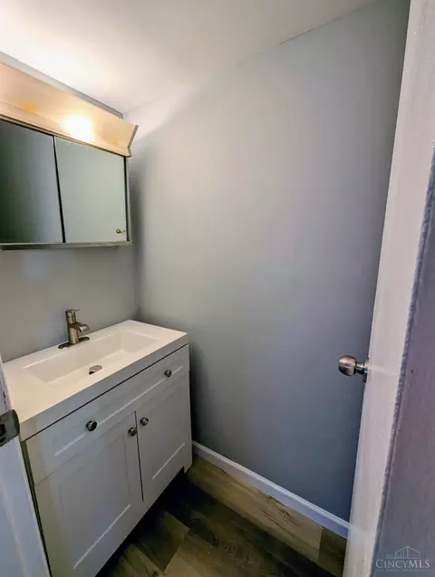 Bath - 962 Harrogate Ct, Forest Park, OH 45240 photo 3 of 3