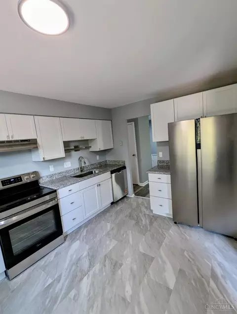 Kitchen - 962 Harrogate Ct, Forest Park, OH 45240 photo 1 of 4