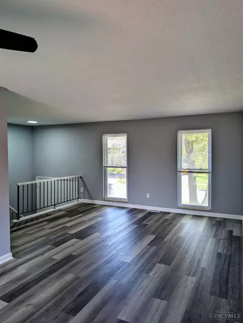 Living - 962 Harrogate Ct, Forest Park, OH 45240 photo 3 of 4