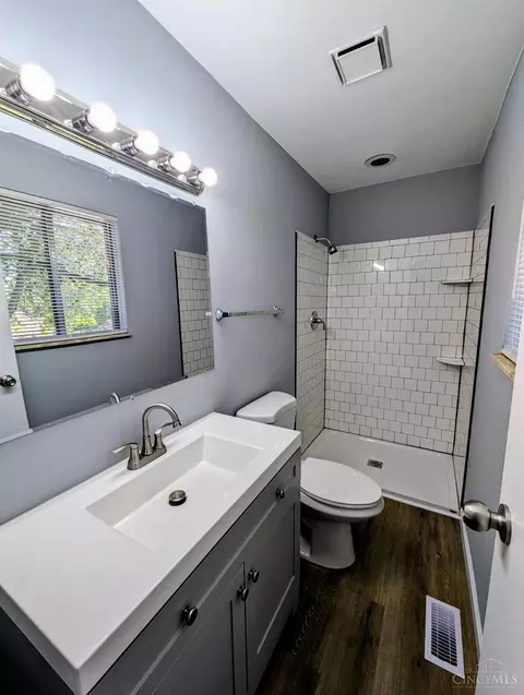 Bath - 962 Harrogate Ct, Forest Park, OH 45240 photo 1 of 3