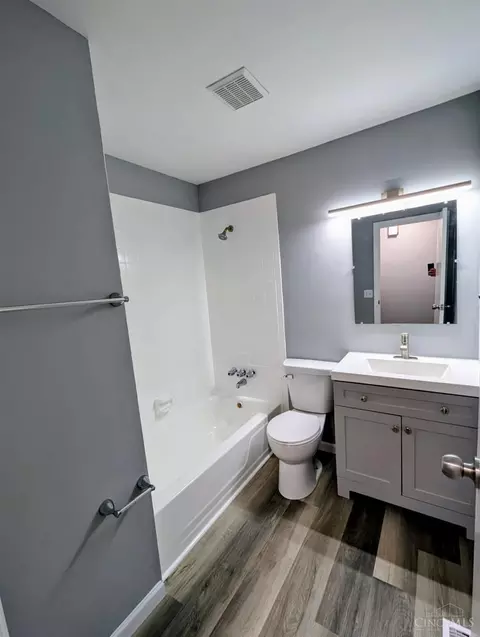 Bath - 962 Harrogate Ct, Forest Park, OH 45240 photo 2 of 3
