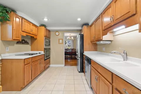 939 Timber Trl, Cincinnati, OH 45224 photo 24