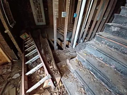Entry Way - 4520 Eastern Ave, Cincinnati, OH 45226 photo 3 of 11