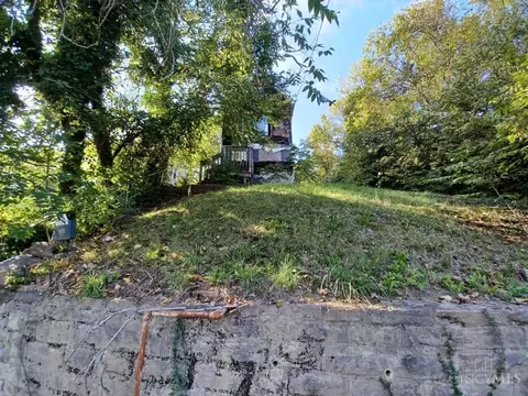 Exterior - 4520 Eastern Ave, Cincinnati, OH 45226 photo 9 of 11