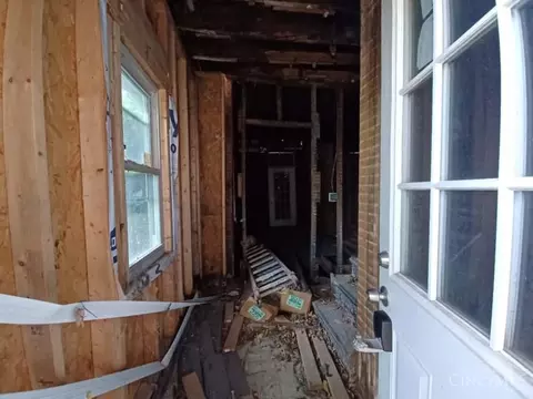 Entry Way - 4520 Eastern Ave, Cincinnati, OH 45226 photo 9 of 11