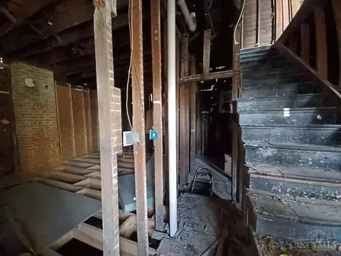 Entry Way - 4520 Eastern Ave, Cincinnati, OH 45226 photo 8 of 11
