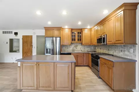 Kitchen - 1629 Miles Rd, Cincinnati, OH 45231 photo 2 of 9