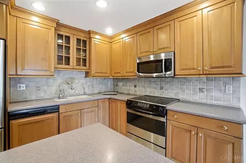Kitchen - 1629 Miles Rd, Cincinnati, OH 45231 photo 4 of 9