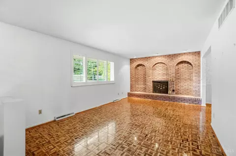 Living - 1629 Miles Rd, Cincinnati, OH 45231 photo 2 of 7