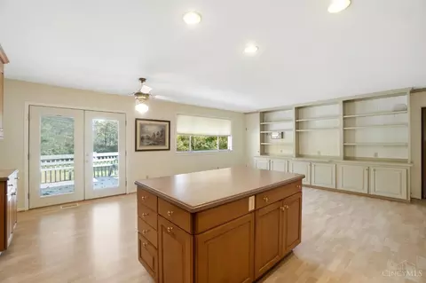Kitchen - 1629 Miles Rd, Cincinnati, OH 45231 photo 7 of 9