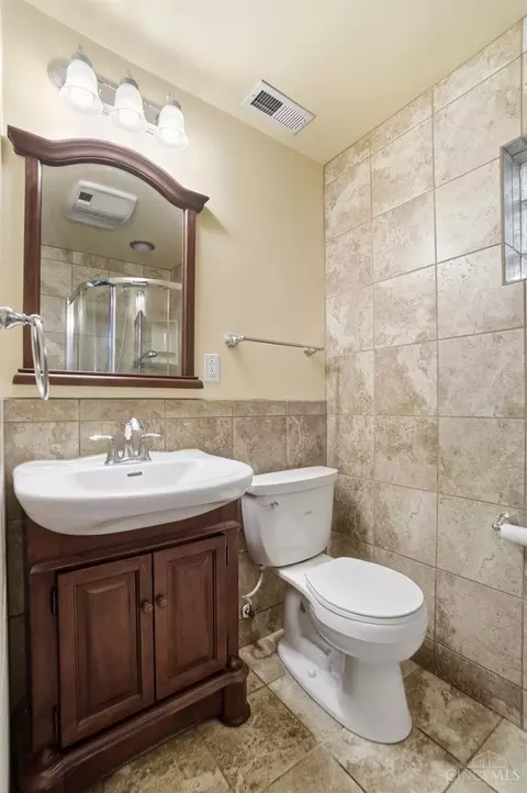 Bath - 1629 Miles Rd, Cincinnati, OH 45231 photo 7 of 8