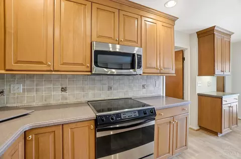 Kitchen - 1629 Miles Rd, Cincinnati, OH 45231 photo 6 of 9