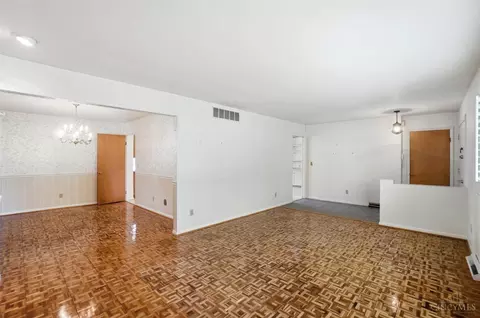Living - 1629 Miles Rd, Cincinnati, OH 45231 photo 3 of 7