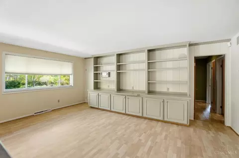 Living - 1629 Miles Rd, Cincinnati, OH 45231 photo 7 of 7