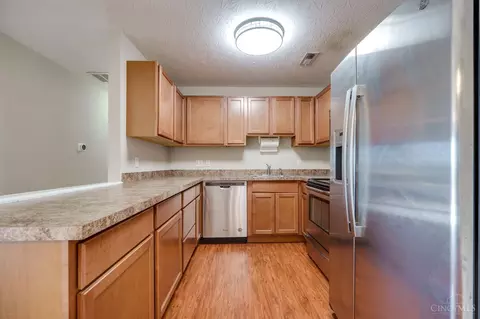 Kitchen - 1593 Eden Park Dr, Hamilton, OH 45013 photo 1 of 3