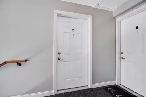 Entry Way - 1593 Eden Park Dr, Hamilton, OH 45013 photo 2 of 3