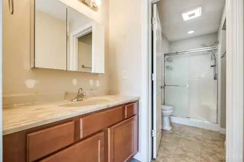 Bath - 1593 Eden Park Dr, Hamilton, OH 45013 photo 1 of 3