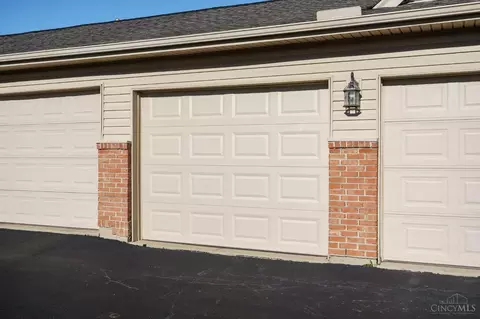 Exterior - 1593 Eden Park Dr, Hamilton, OH 45013 photo 8 of 8